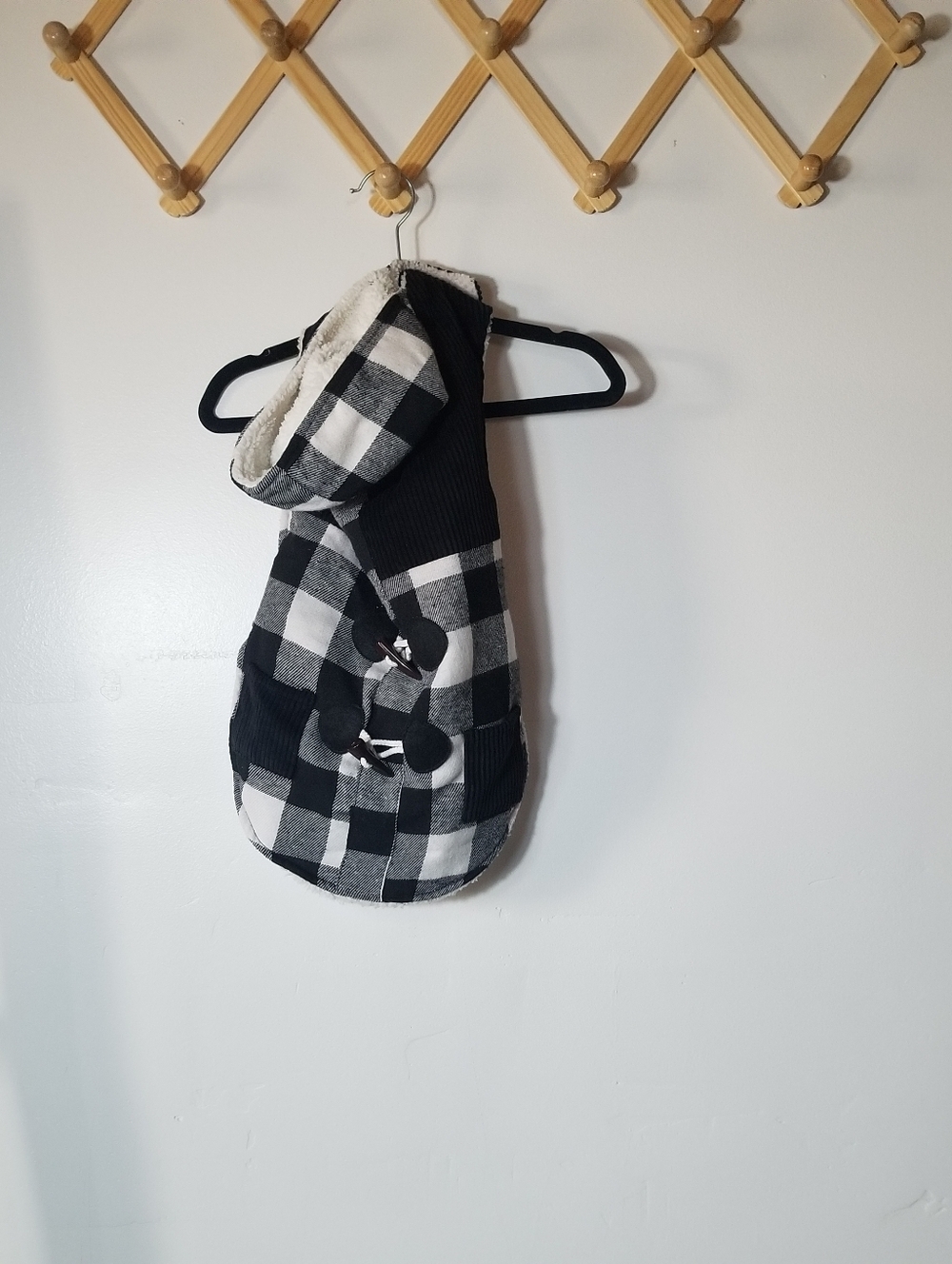 DOGS BLACK AND WHITE BUFFALO PLAID COAT SIZE MEDIUM